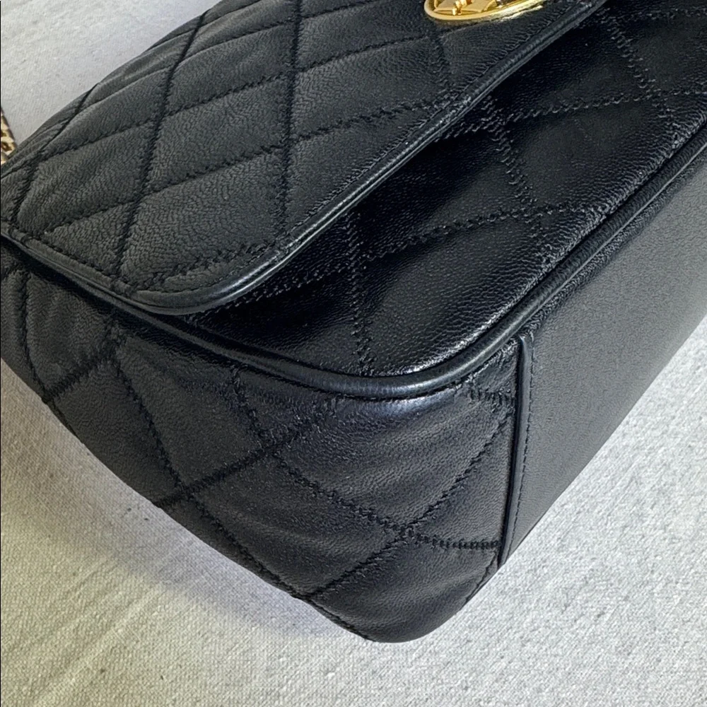 Tory Burch Willa in Volcanic Stone Black Quilted Chain Shoulder Bag.